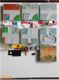 MICROMACHINES 7 BASI COMPONIBILI + STAZIONE DI SERVIZIO/ BARATTOLO CERA PER AUTOLAVAGGIO + PARCHEGGIO A DUE PIANI 