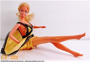 CERCO GROSSI LOTTI DI ABITI E ACCESSORI BARBIE ANNI 70/ 80