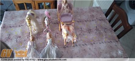 BARBIE CARROZZA PIU CAVALLI VARI PIU DOLL
