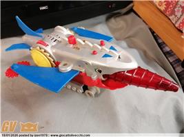 TRIVELLA ASTRONAVE-IZENBORG TOMY TSUBURAYA PRO MADE IN SINGAPORE